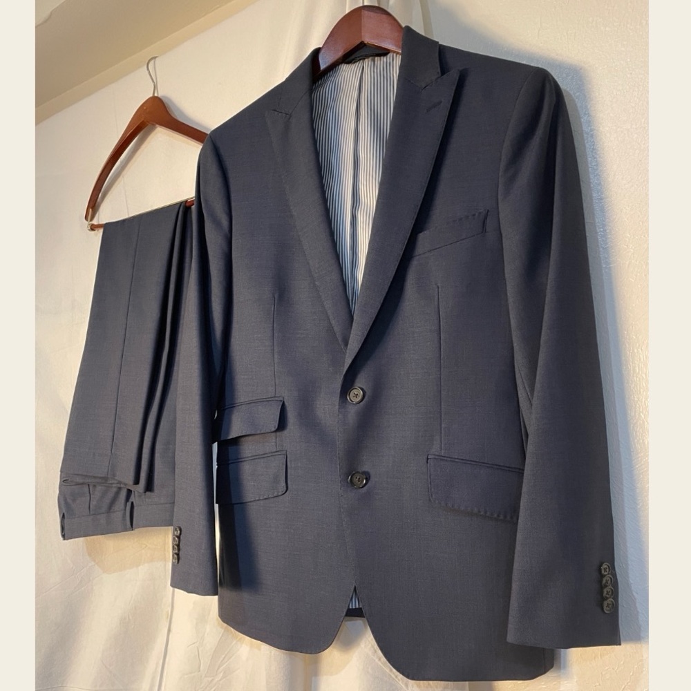Banana Republic Men's Navy Two-Piece Suit, Jacket 38S, Pants 30x30